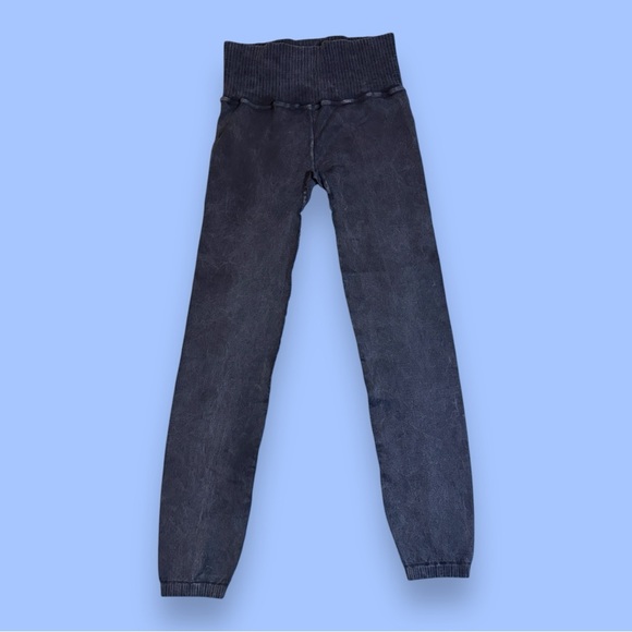 🎉HP🎉NWOT FP Movement X Hatch Happiness Runs Leggings in Vintage Black. Size M/L - Picture 3 of 9